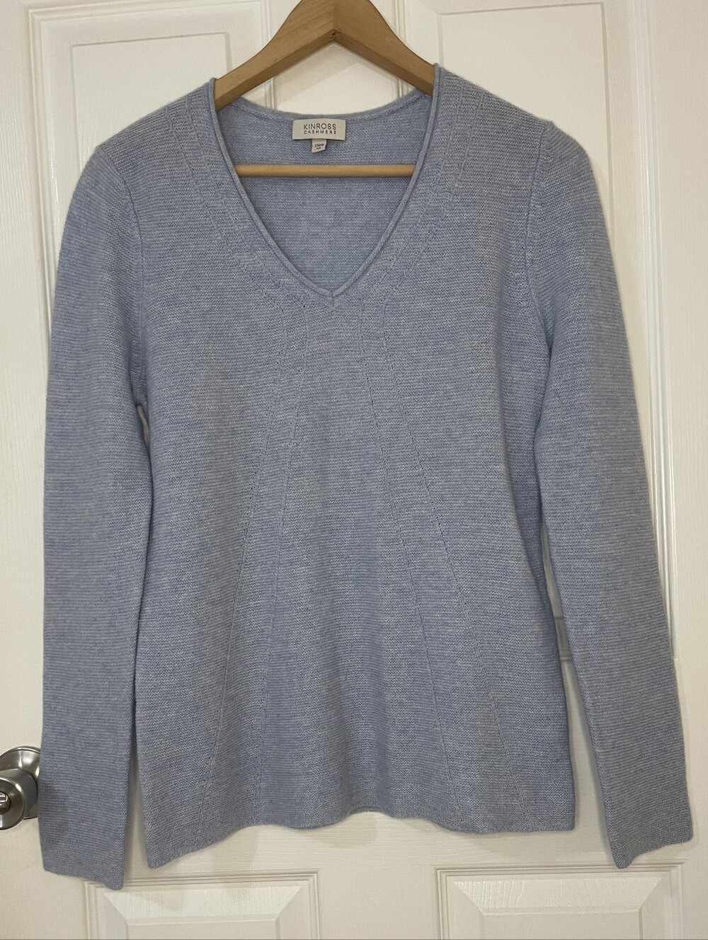 Kinross 100% Cashmere Light Blue V-Neck Sweater Size M